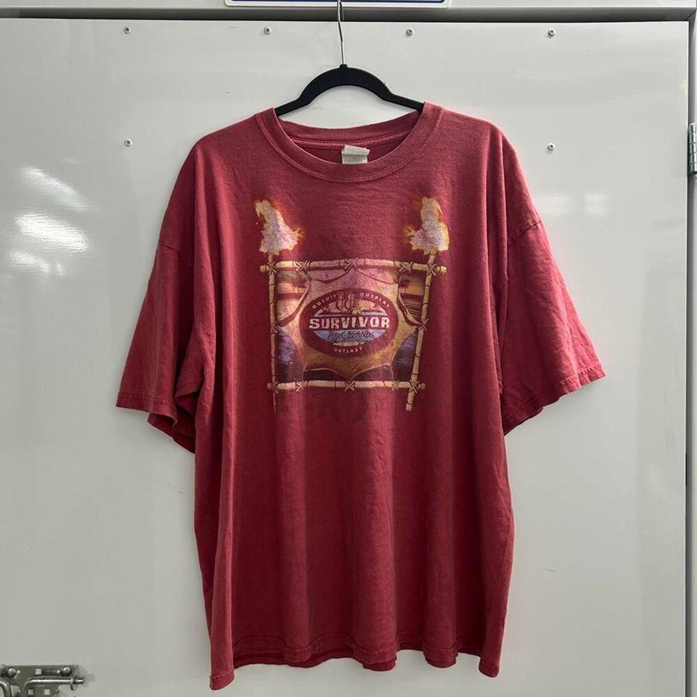 2000s Survivor La Tribu ha Hablado red cotton t-shirt with graphic
